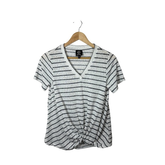 Bobeau Women’s Soft Knit Twist Hem V-Neck Tee in White/Charcoal XS - Picture 2 of 9